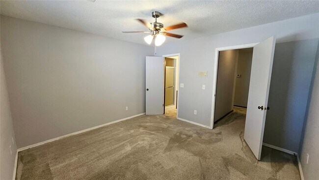 Building Photo - 4009 Cherry Hill Ln