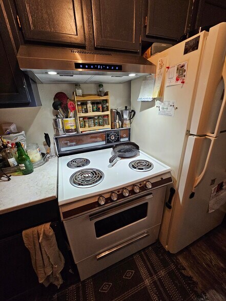 Kitchen cooktop - 332 E Main St