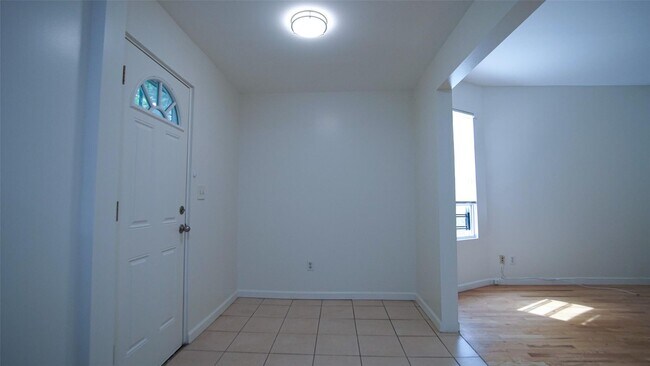 Building Photo - 174 Beechwood Ave