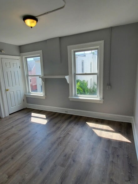 Building Photo - 177 W Parmenter St
