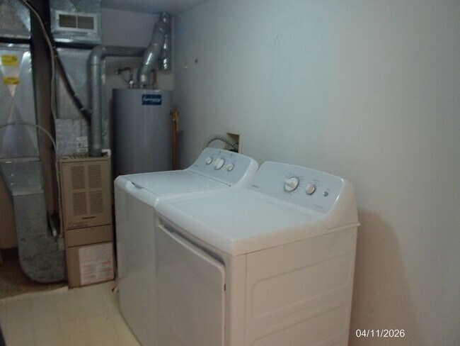 Building Photo - 50450 Bay Run N