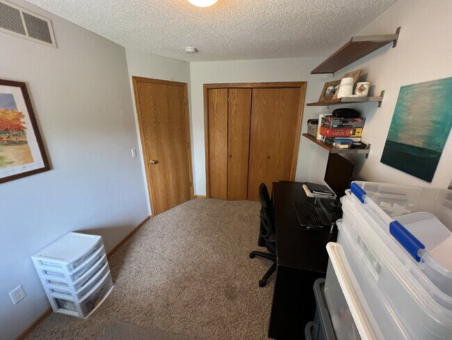Building Photo - Spacious 3BR/1.5BA Townhome with Attached ...