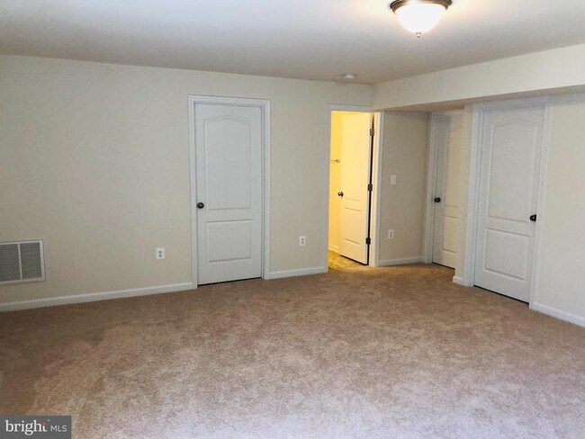 Building Photo - 336 Boxelder Dr