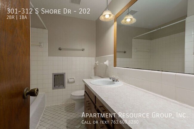 Building Photo - 301-312 S Shore Dr-202