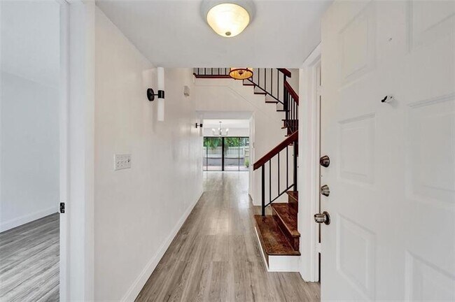 Building Photo - 103 Heatherbrook Way