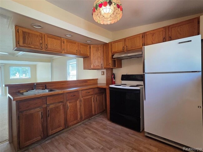 Building Photo - 6316 Oakdale Dr