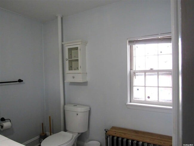 Building Photo - 721 S Wellwood Ave