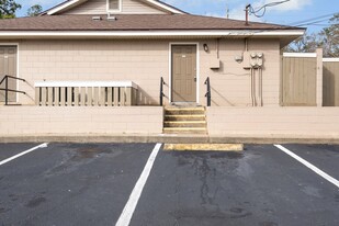Building Photo - 2241 W Pensacola St