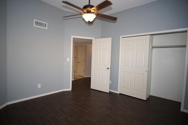 Building Photo - 6525 Brisa Del Mar Dr