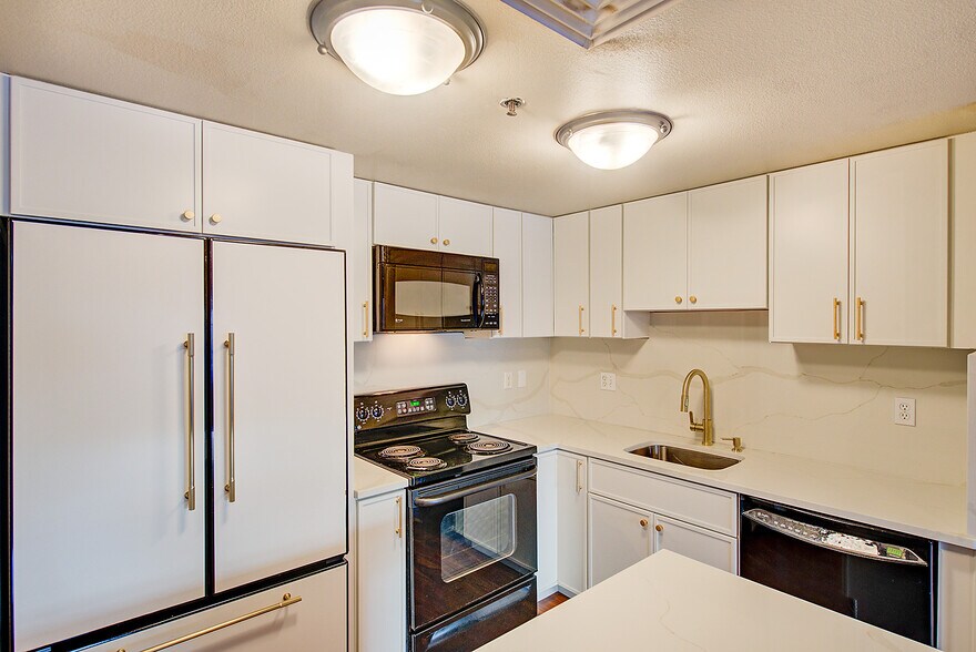 Building Photo - 1441 Central St