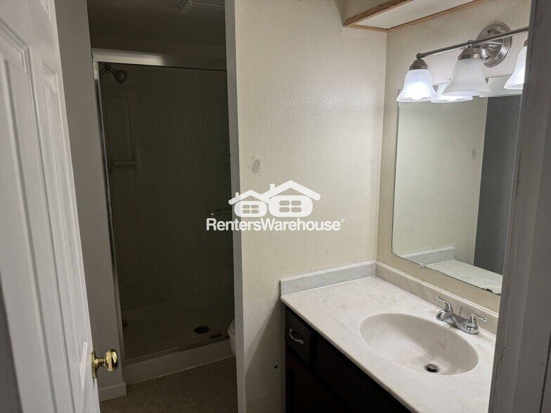 Building Photo - 2009 Grinnell Terrace