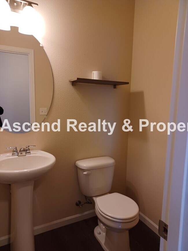 Building Photo - 3 Level End Unit Townhome with Newer Carpet, Open Floor Plan, 2 Balconies, 2 Car Attached Garage ...