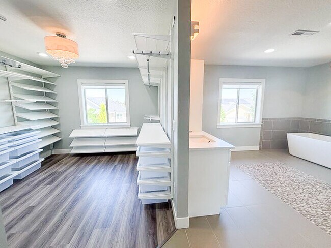 Building Photo - Luxury 5-Bedroom Rental with Pool, Finishe...