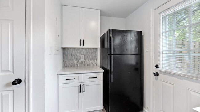 Building Photo - 4389 Pembrook Village Dr