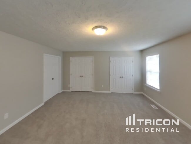 Building Photo - 467 Manor Rd