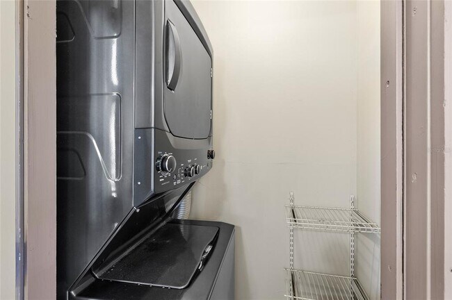 Building Photo - 1579 Greenlea Dr