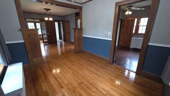 Building Photo - 4 bed 2 bath home