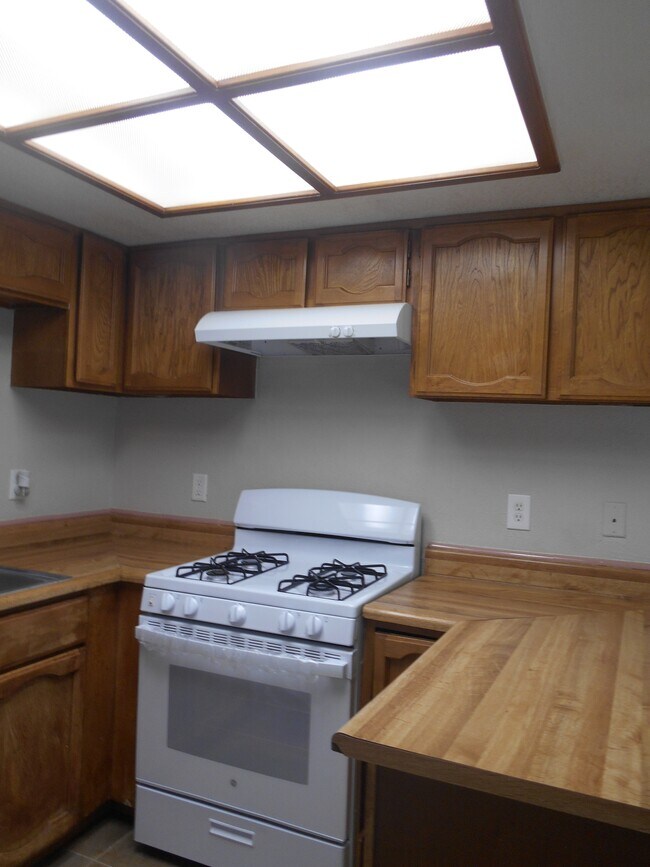 Building Photo - 898 Rhinegold Way