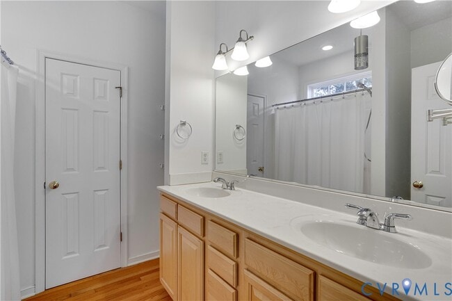 Building Photo - 6817 Kensington Ave