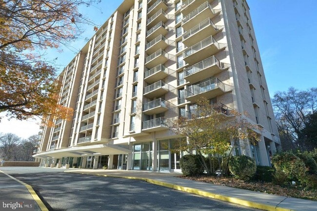 Building Photo - 4600 S Four Mile Run Dr