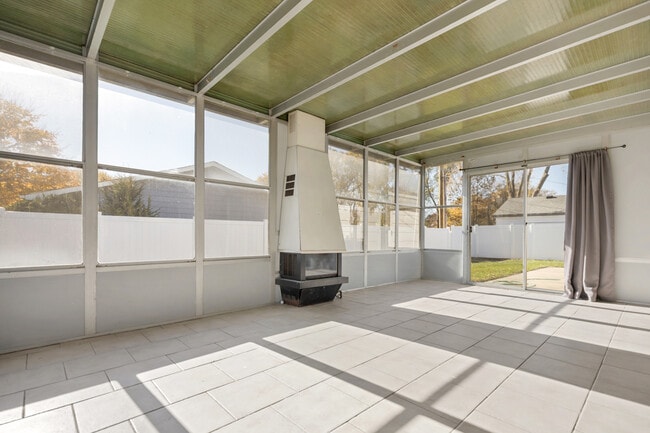 Building Photo - 601 Hillcrest Blvd