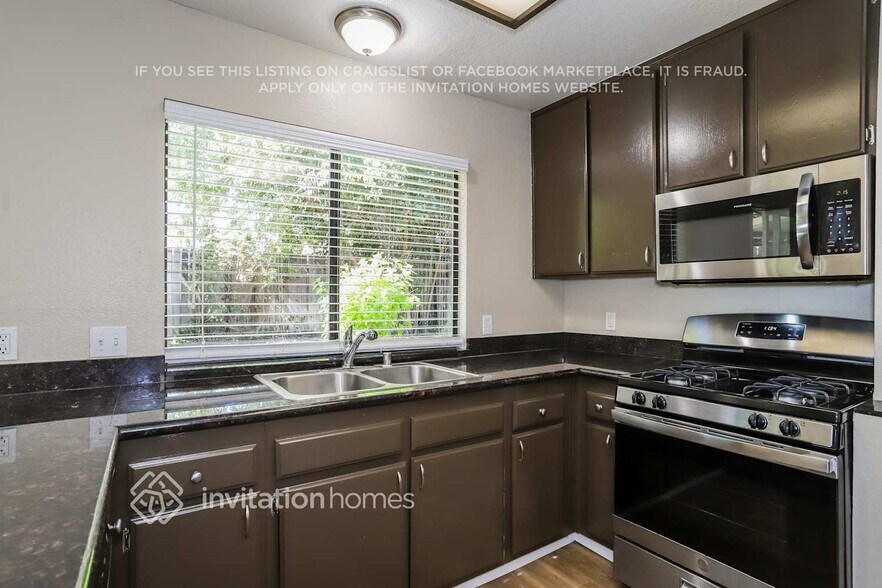 Building Photo - 3503 Del Sol Way