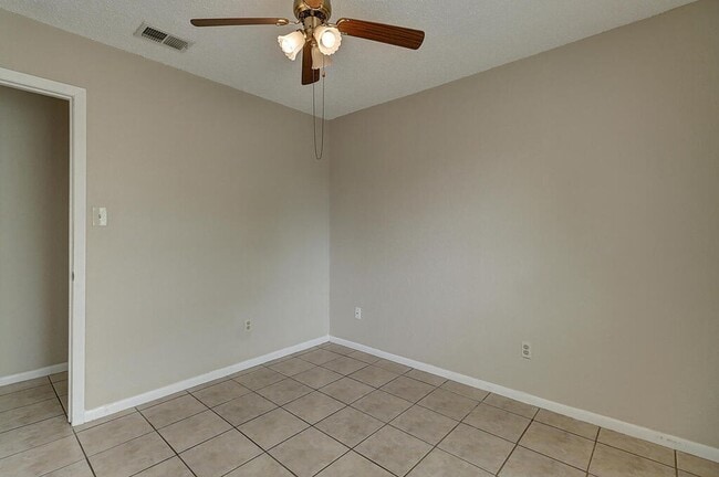 Building Photo - 5225 Bonham St