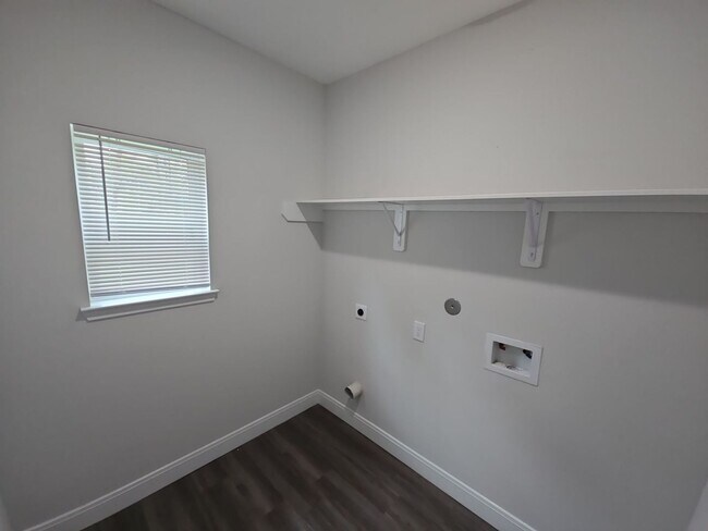 Building Photo - 8235 Locksley Rd