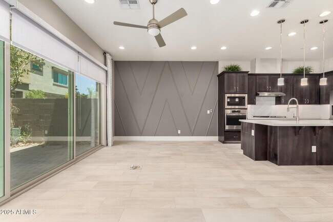 Building Photo - 7500 E Via De Luna Dr