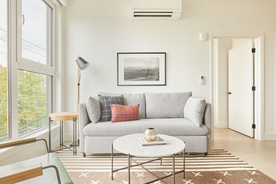 Building Photo - Solis