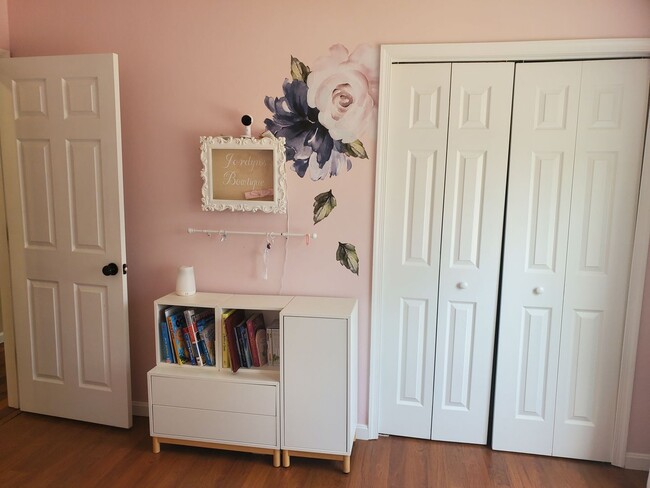 Building Photo - Deep Creek