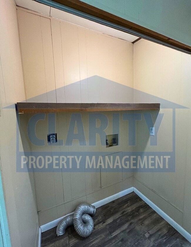 Building Photo - Cozy, two bedroom home!