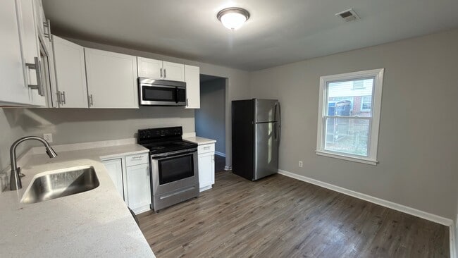 Building Photo - 2900 Edsel Pl