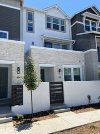 Building Photo - 426 Semillon Ln