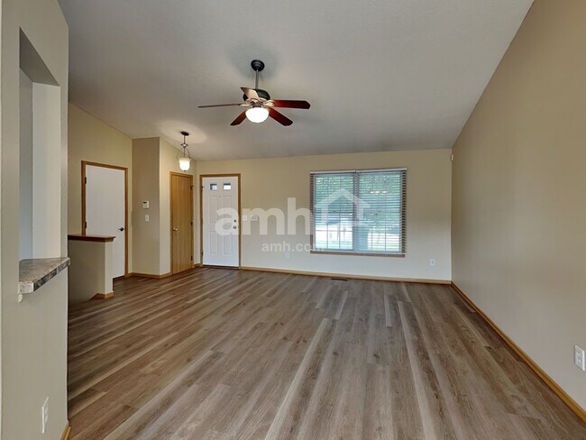 Building Photo - 2130 Winding Hollow Dr