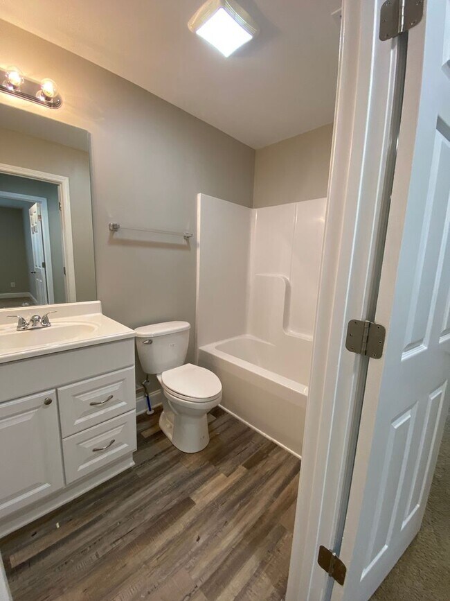 Building Photo - 162 Strickland Ave