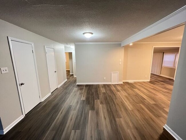 Building Photo - Remodeled 3 Bed Home Near Downtown Raleigh