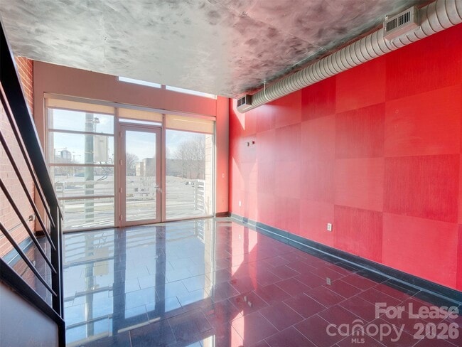 Building Photo - 710 W Trade St