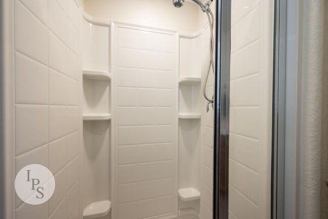 Building Photo - North Clovis Home, 4BR/3.5BA, CUSD - Lots ...