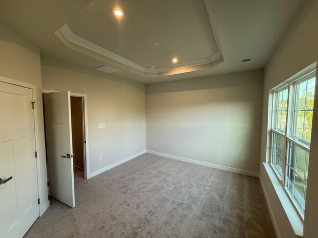 Building Photo - 1013 Arborway Ln