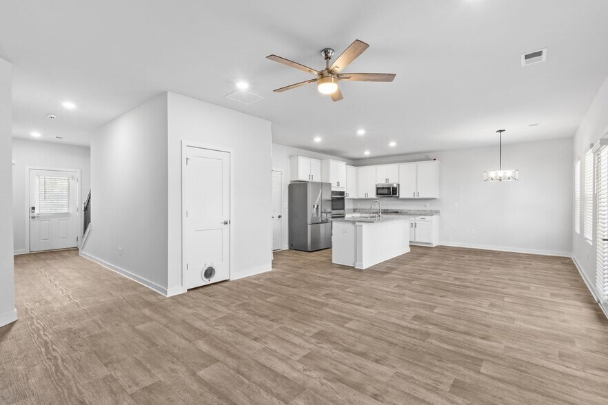 Building Photo - 583 Overlook Rd