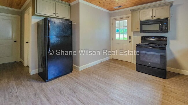 Building Photo - 108 Roberts Dr