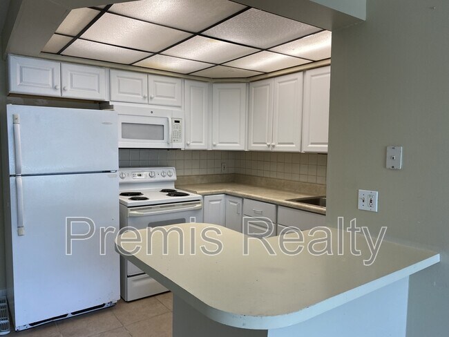 Building Photo - 2664 St Joseph Dr