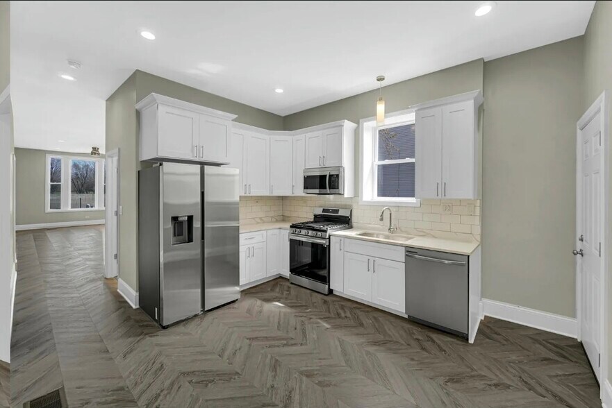 Building Photo - 5626 S Wells St