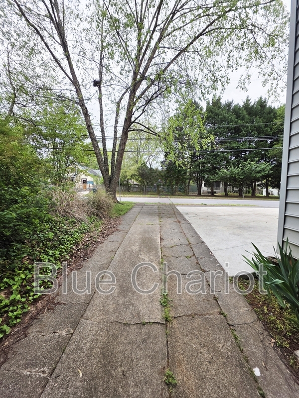 Building Photo - 513 S Hawthorne Rd