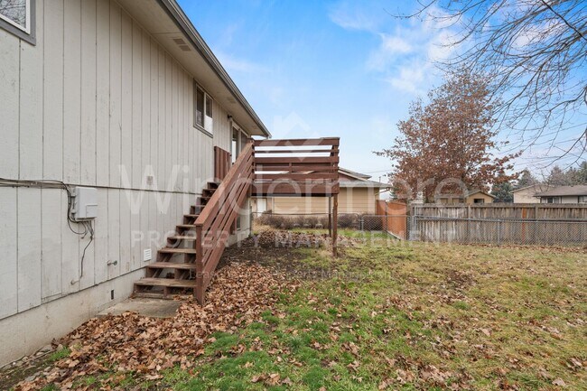 Building Photo - 4 BEDROOM AND 2 BATH VALLEY DUPLEX