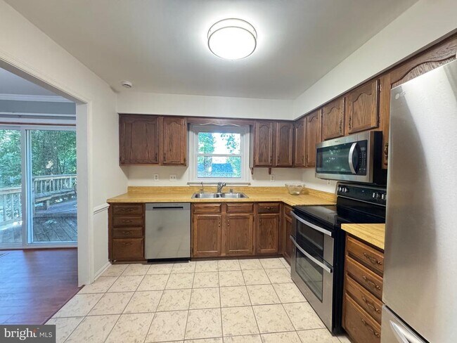 Building Photo - 10608 Holleybrooke Dr