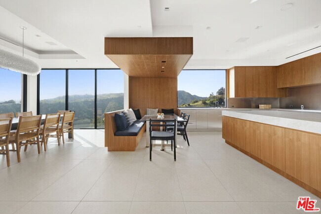Building Photo - 1731 Summitridge Dr
