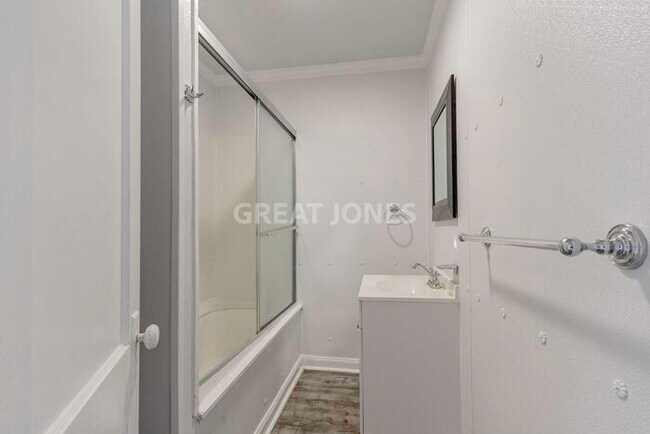 Building Photo - NOW OFFERING HALF OFF FIRST FULL MONTH IF ...