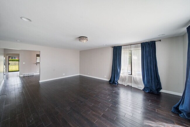 Building Photo - 309 Starling Ct